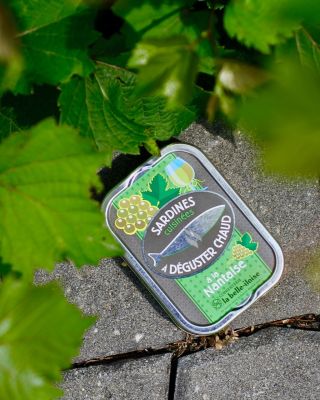 🐟🍷 Francúzske leto na tanieri Sardinky Nantaise + záhradná zelenina + víno Muscadet = rafinovaná chuť, ktorá vás prenesie...