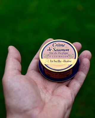 ⏰ Pár minút do príchodu svokry? Nebojte, máme riešenie. 😉 Malá plechovka, veľký efekt – krémová lososová nátierka s...